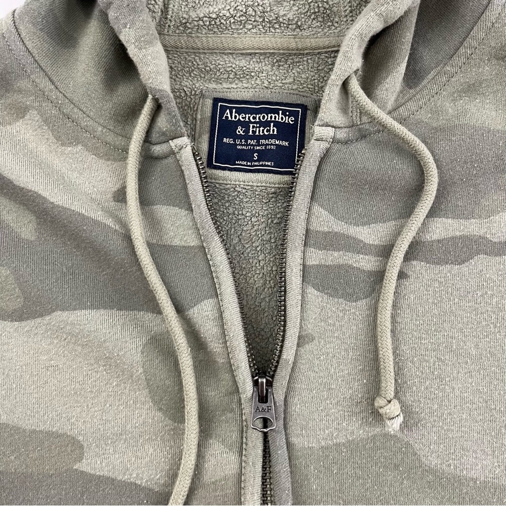 Abercrombie & Fitch Cropped Hoodie